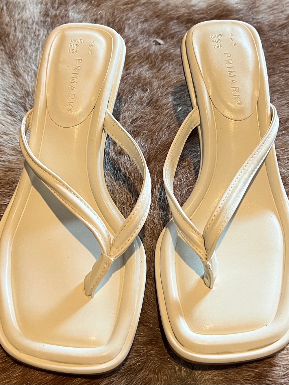 Primark Women’s Cream Square-Toe Thong Sandals